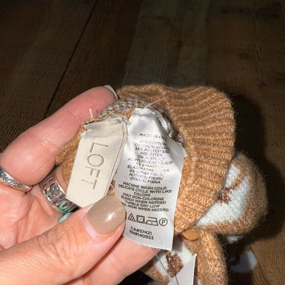 Nwt loft tan hooded fingerless gloves - Picture 5 of 5